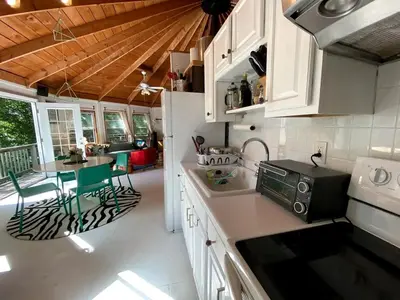 Gallery image of Enchanting Yurt Rental with a Cozy Fireplace for a Catskills Weekend Getaway in Roxbury