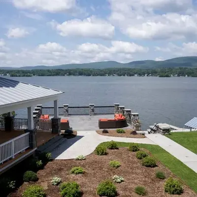 Impressive Family-Friendly Lake Cottage in Berkshires