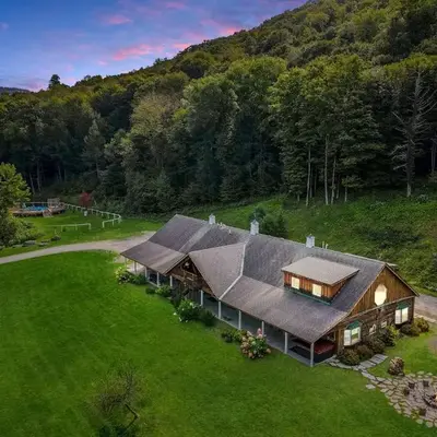 Fantastic Secluded Rental for a Large Group Getaway near East Branch