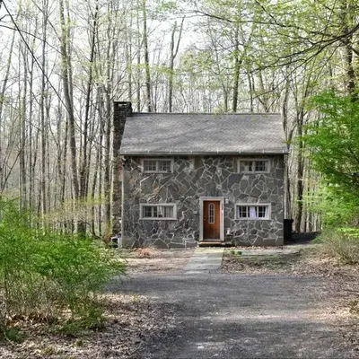 Idyllic Getaway Cottage in the Woods near Woodstock