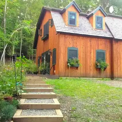 Peaceful Getaway above a Beautiful Yoga Studio near Devil's Den Nature Preserve