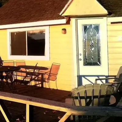 Charming Camping Cabin on the Shores of Great Sacandaga Lake in Northville