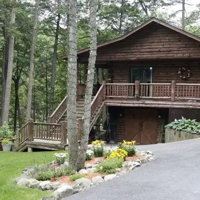 Creekside Log Cabin Rental with Kayaks in Saugerties