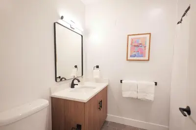 Gallery image of Skyline Luxe Haven Studio - Easy Access to NYC in Stamford