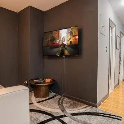 Stylish 3BD Near Empire