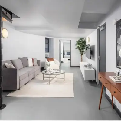 Spacious 4Bd with Backyard in Manhattan