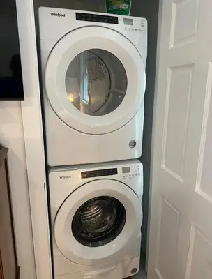 a washing machine and a dryer in a room at Adirondack Home #8 in Hamilton
