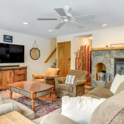 3 min to Mt Snow with FREE Shuttle! Family-Size fun