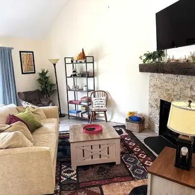 2 BR JIMINY PEAK w Mountain Views SLEEPS 7 Gorgeous