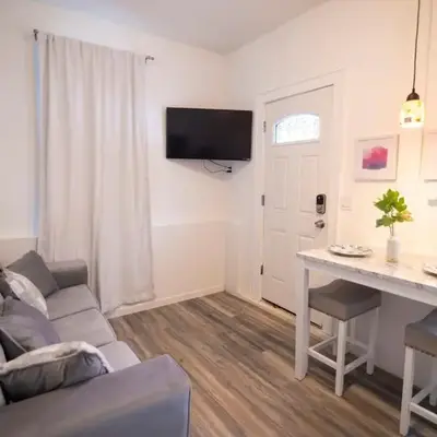 Lovely 1 bedroom apt with patio by Yankee Stadium