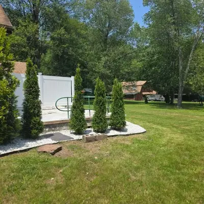 Charming 3 bedroom 2 bath home in Bloomfield with wishing well