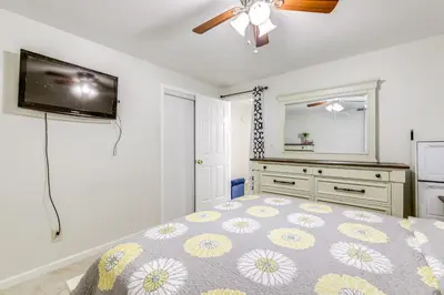 Gallery image of 10 Mi to Hartford Family Home with Yard in Manchester