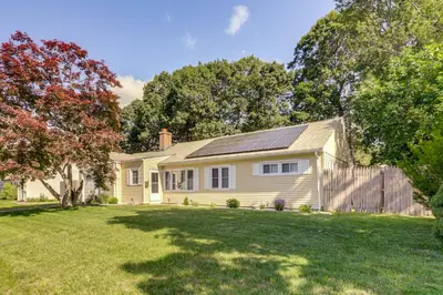 Gallery image of 10 Mi to Hartford Family Home with Yard in Manchester