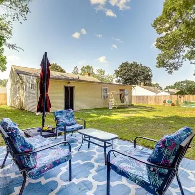 10 Mi to Hartford Family Home with Yard