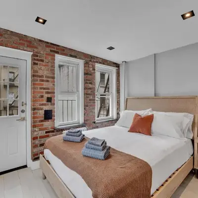 SoHo Designer 2BR with balcony