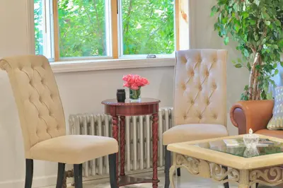 a living room with two chairs and a table at 2-Bedroom Apartment 15 Minutes From Manhattan in LIC Astoria Queens
