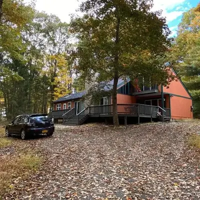 Paradise Uncovered Chalet Near Lake