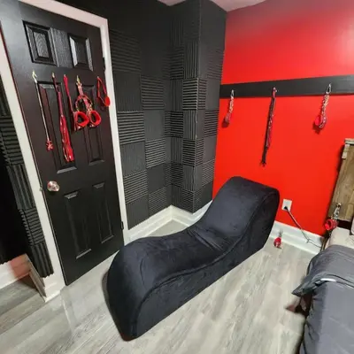 a room with a black chair in front of a door at 6Br 2bth NYC Penn Station NYC USA Mall EWR in Newark