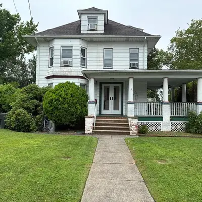 Grand Bergen Home Near NYC-Shops