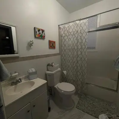 a bathroom with a toilet and a sink and a shower at Comodo y economico Apartamento in North Beach