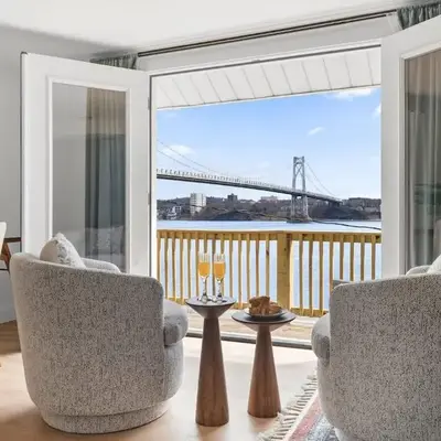 Hudson Escape W Hot Tub Bridge View