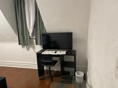 a small black desk with a television and a chair at The Peppermint in Mount Vernon