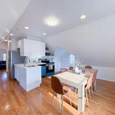 Family-Friendly 4 Bed 3 Bath Downtown Delight