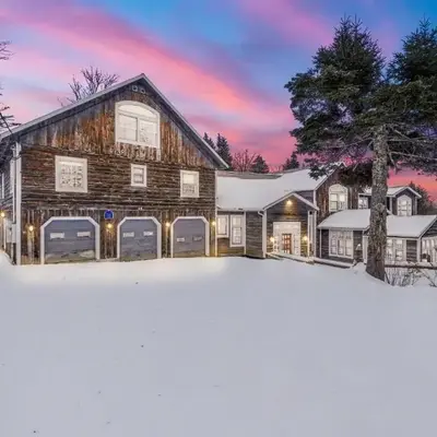 12BR Villa Near Mount Snow Sleeps 32 Hot Tub & Indoor Pool