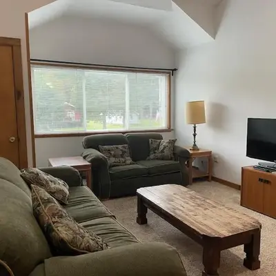 Cozy Downtown Hunter Mountain Getaway