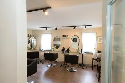 a hair salon with chairs and mirrors on the wall at Stroudsmoor Country Inn in Stroudsburg