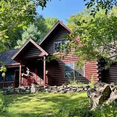 Perfect Vermont Battenkill Log Cabin