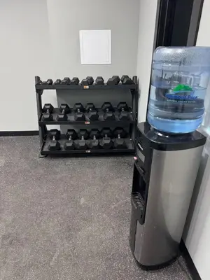 a water tank sitting on top of a machine at Albany Studio with Kitchen, WiFi, Gym and Game Room Near Capitol in Albany