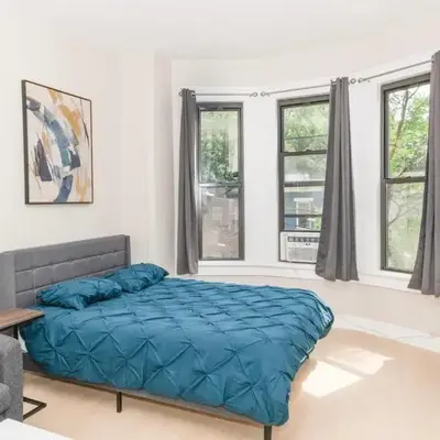 Albany Studio with Kitchen