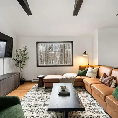 Cozy Poconos Retreat - pool table
