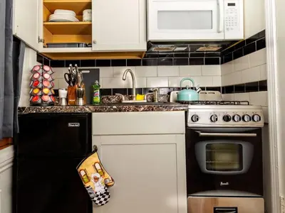 a kitchen with a stove and a microwave at Spacious 1 bedroom Downtown in Albany