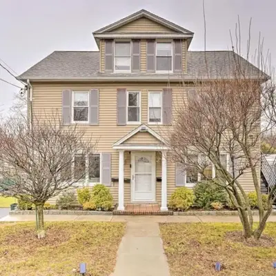 Charming Mamaroneck with 3BR and 3BA 22 Mi to Manhattan