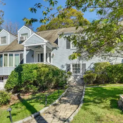 2 Mi to NYC Train WFH-Friendly Greenwich Apt!