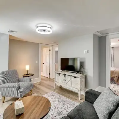 2 Mi to Uptown Centrally Located Kingston Apt!