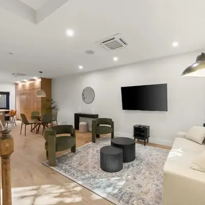 10-1 Stylish Townhouse Oasis in Greenpoint