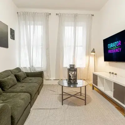 Modern Comfort 2BR with Washer & Dryer Near Subway & LGA