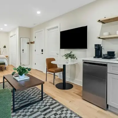 Glenbrook Suites