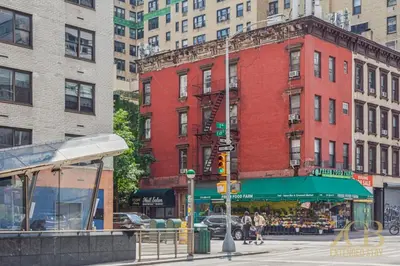 a city street with buildings and a traffic light at Beautiful 1-Bedroom in the Upper East Side in New York