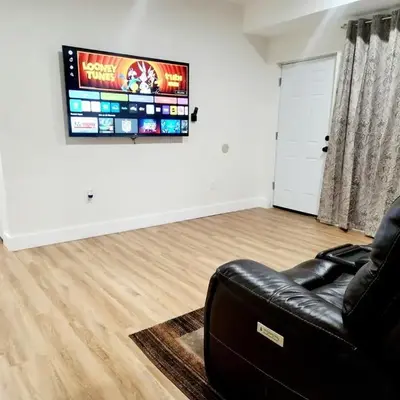 Cozy 2BR in Newark for Families