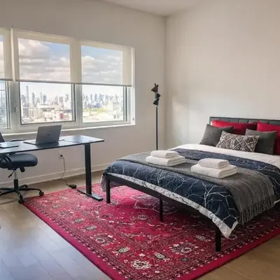 Elegant Long Island City Studio with Skyline Views