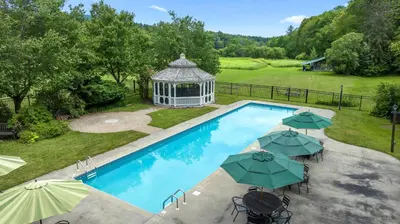 an overhead view of a swimming pool with a gazebo at Hideaway Inn Mt Snow in Dover