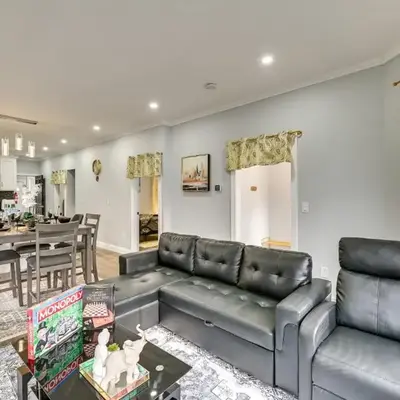 2 Mi to Downtown Charming Apt in Schenectady!