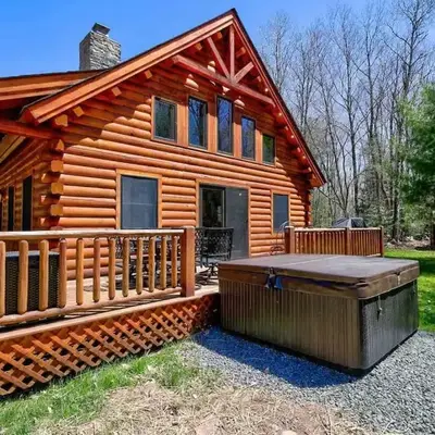 Cozy Log Cabin with Hot Tub 10 Min to Hunter Mtn