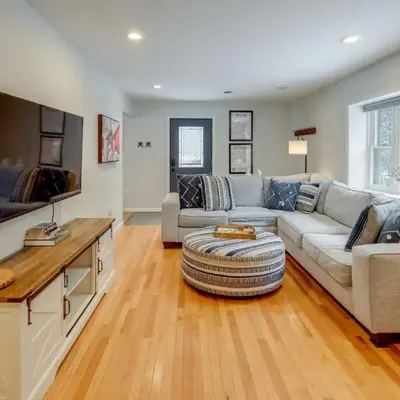 8 Mi to Saratoga Race Course Quiet Family Home