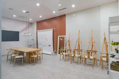 a room with a table and chairs and a white wall at Blueground Downtown Brooklyn rooftop nr Brooklyn Bridge NYC-2186 in Brooklyn