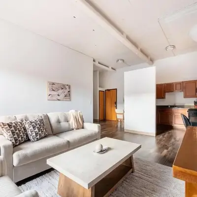 Landing Stylish 1BD Courtyard